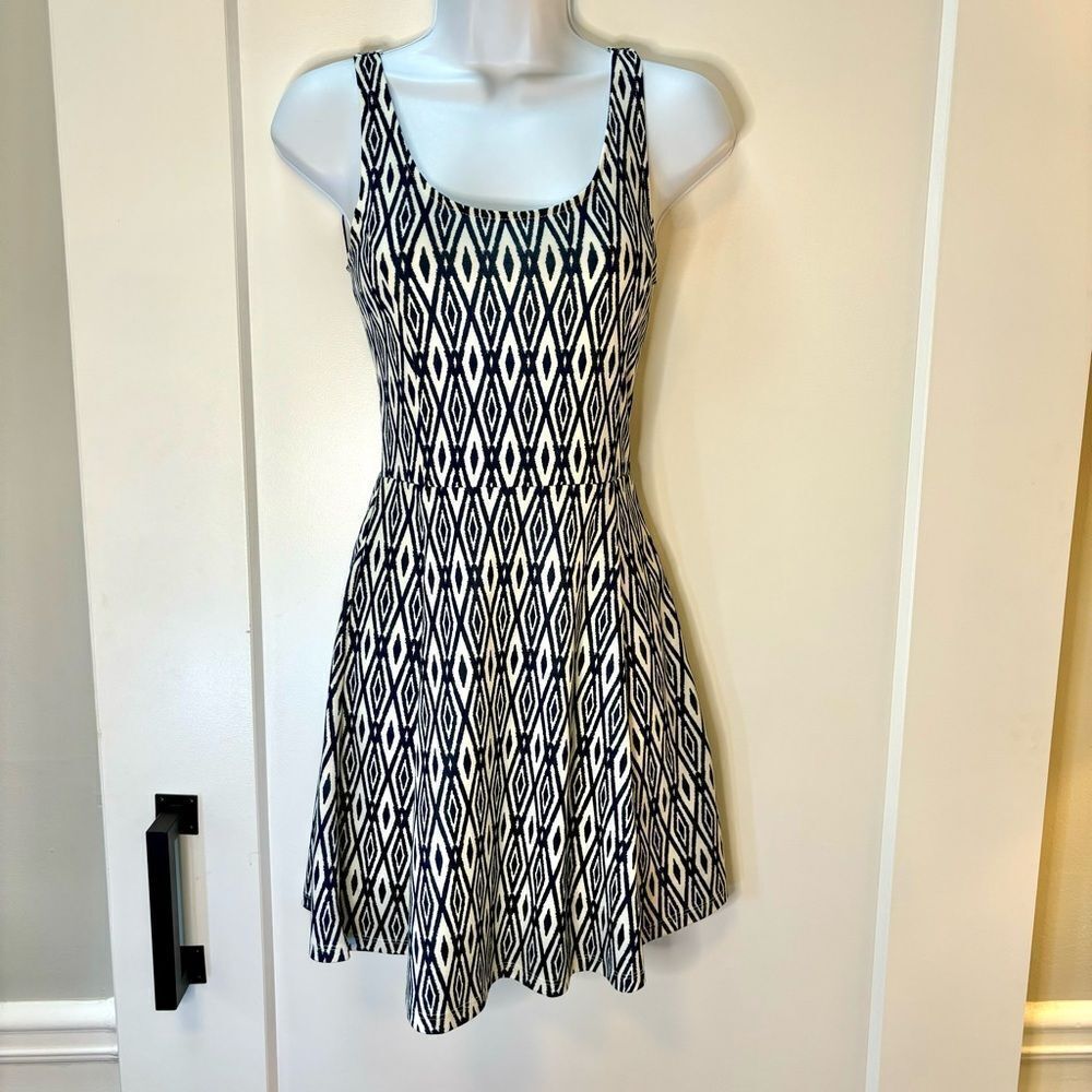 Divided H&M blue and white chevron tribal print fit and flare dress size 4
